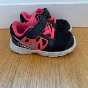Girl’s Nike Sneakers 👟